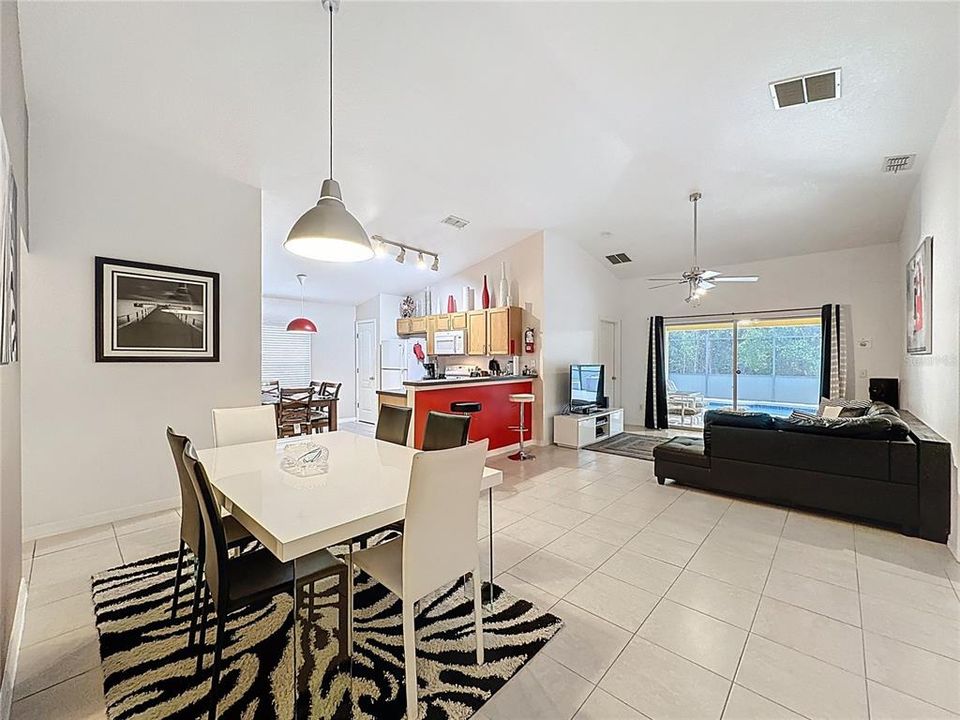 待售: $349,999 (5 贝兹, 3 浴室, 1854 平方英尺)