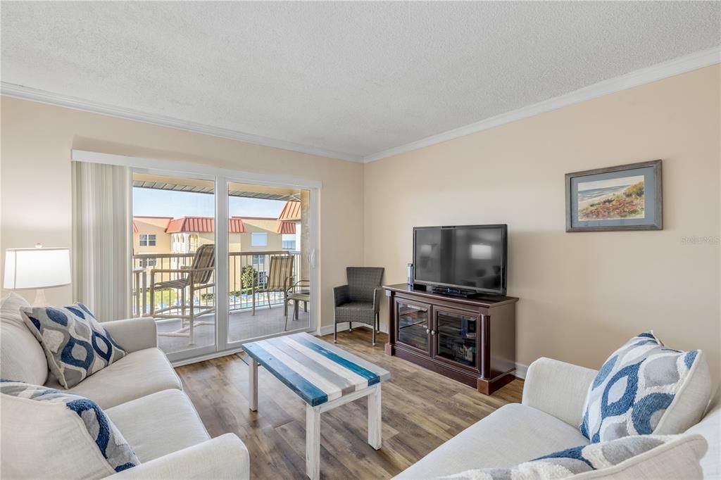 En Venta: $415,000 (2 camas, 2 baños, 950 Pies cuadrados)