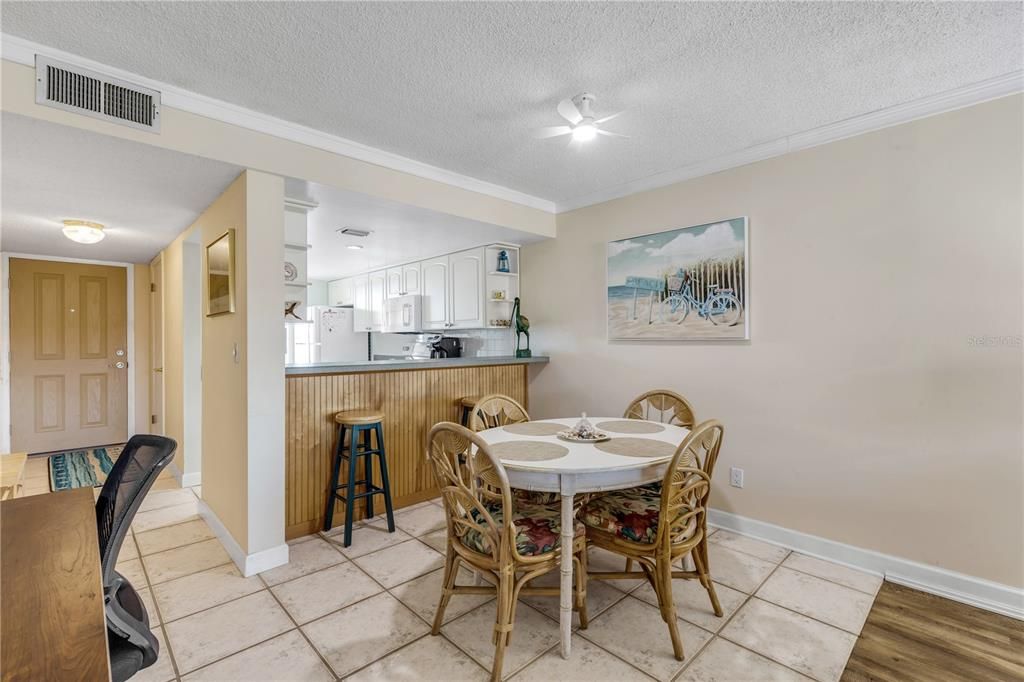 En Venta: $415,000 (2 camas, 2 baños, 950 Pies cuadrados)