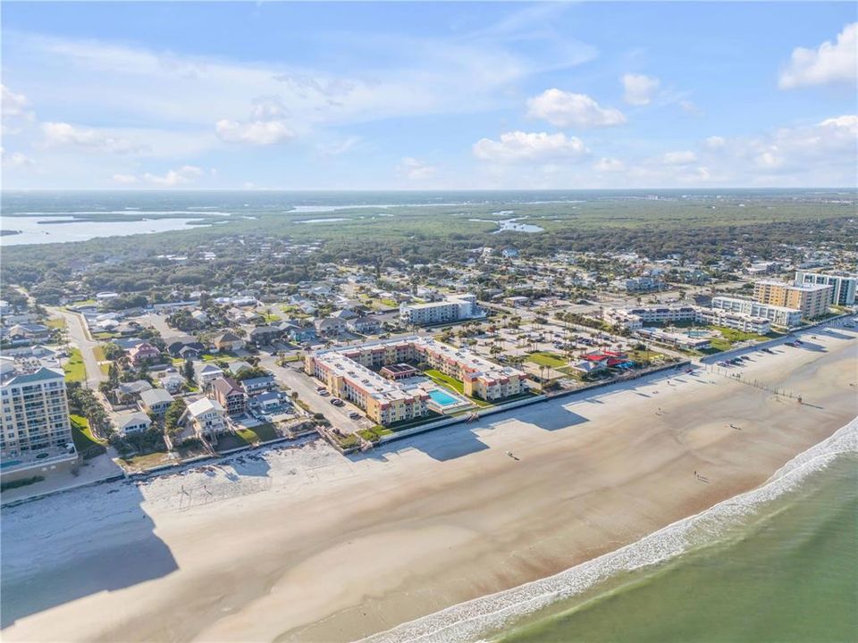 En Venta: $415,000 (2 camas, 2 baños, 950 Pies cuadrados)