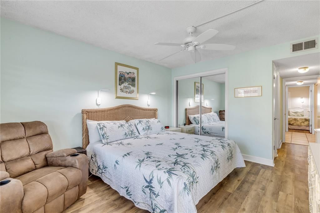 En Venta: $415,000 (2 camas, 2 baños, 950 Pies cuadrados)