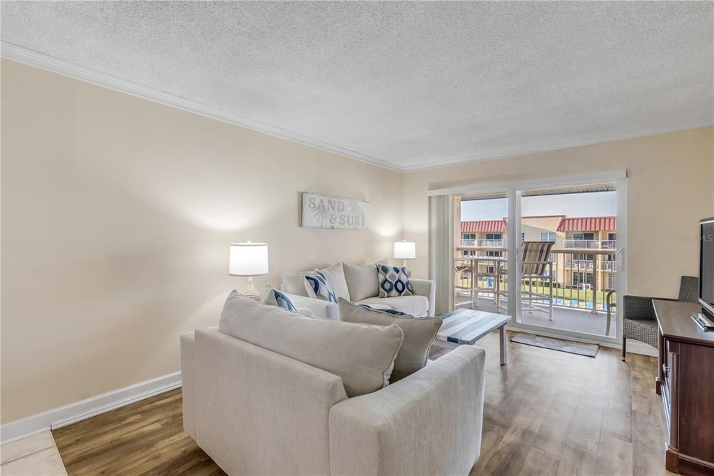 En Venta: $415,000 (2 camas, 2 baños, 950 Pies cuadrados)