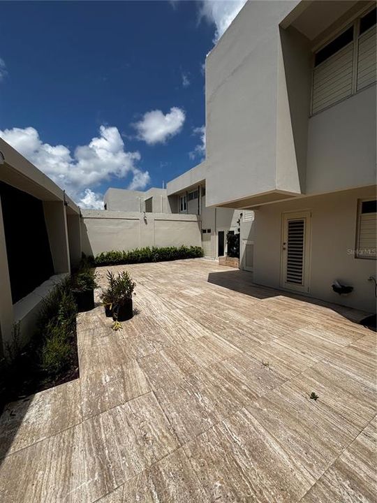 For Rent: $4,500 (4 beds, 2 baths, 2500 Square Feet)