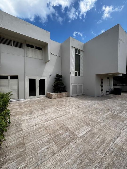 For Rent: $4,500 (4 beds, 2 baths, 2500 Square Feet)