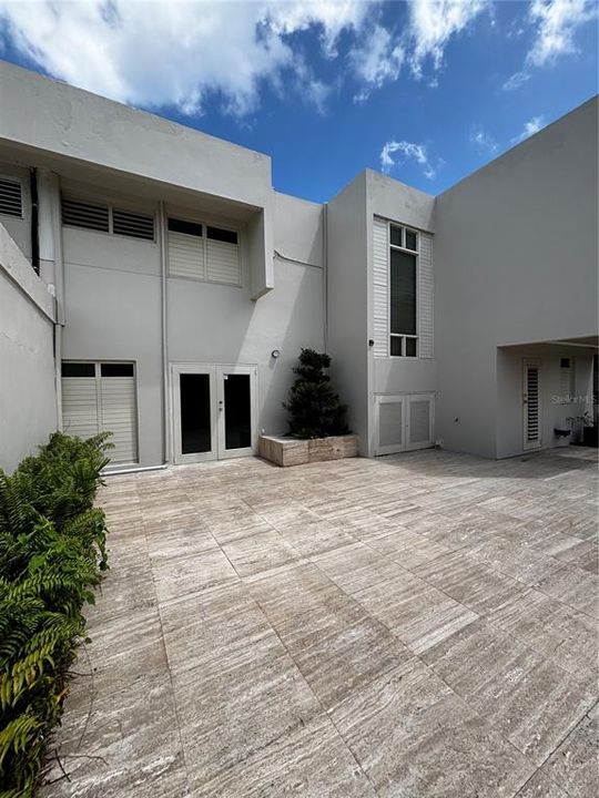 For Rent: $4,500 (4 beds, 2 baths, 2500 Square Feet)