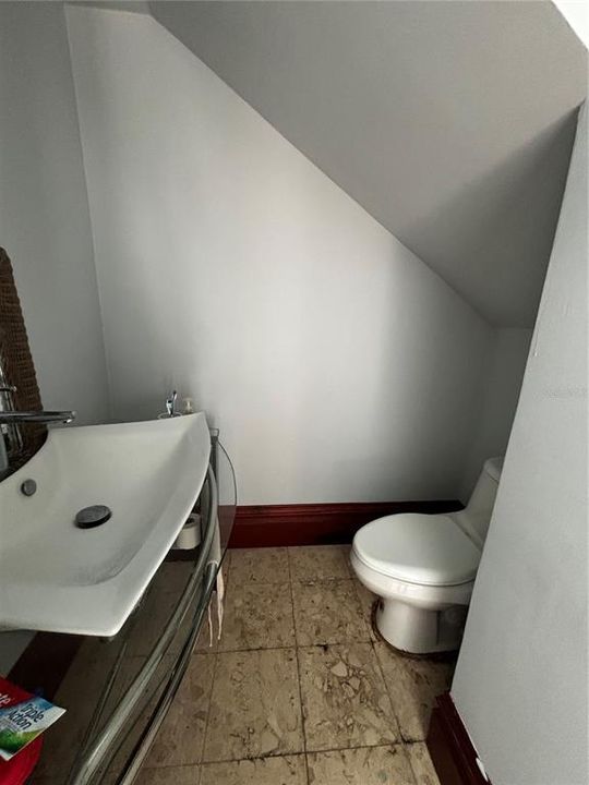 For Rent: $4,500 (4 beds, 2 baths, 2500 Square Feet)