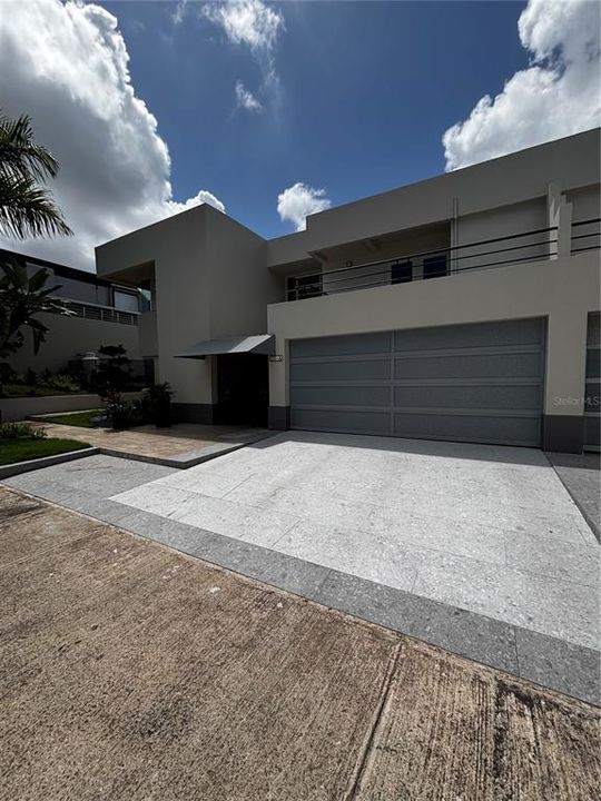 For Rent: $4,500 (4 beds, 2 baths, 2500 Square Feet)