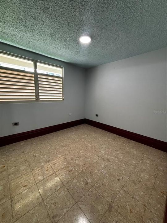 For Rent: $4,500 (4 beds, 2 baths, 2500 Square Feet)