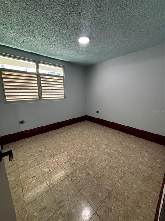 For Rent: $4,500 (4 beds, 2 baths, 2500 Square Feet)