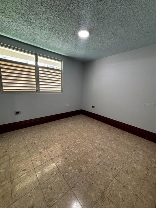 For Rent: $4,500 (4 beds, 2 baths, 2500 Square Feet)