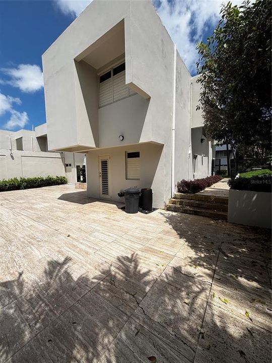 For Rent: $4,500 (4 beds, 2 baths, 2500 Square Feet)