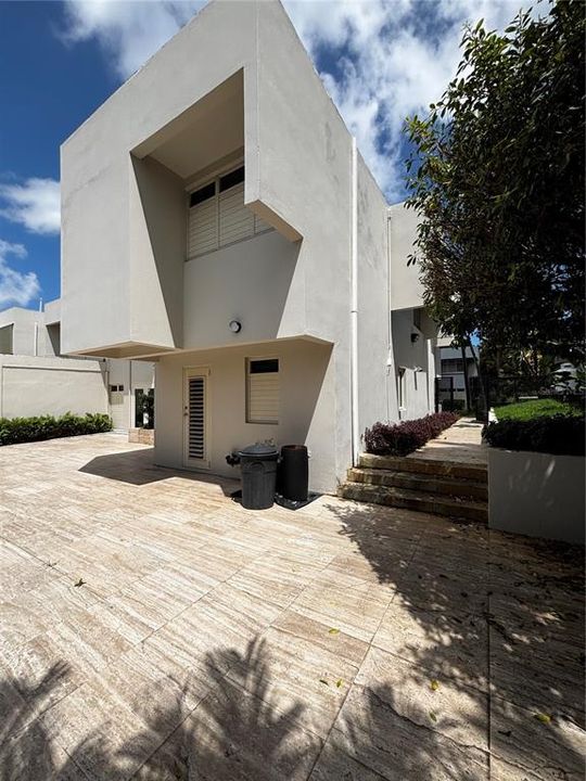 For Rent: $4,500 (4 beds, 2 baths, 2500 Square Feet)