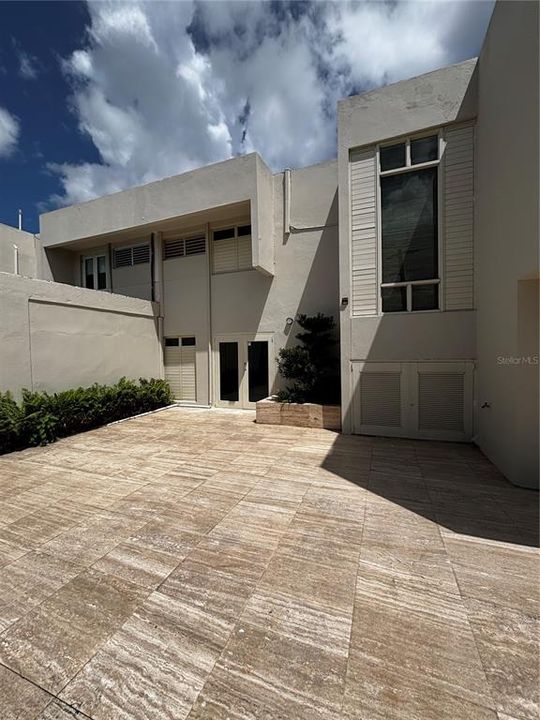 For Rent: $4,500 (4 beds, 2 baths, 2500 Square Feet)