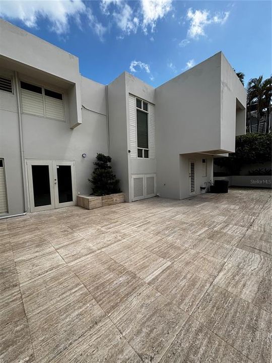 For Rent: $4,500 (4 beds, 2 baths, 2500 Square Feet)