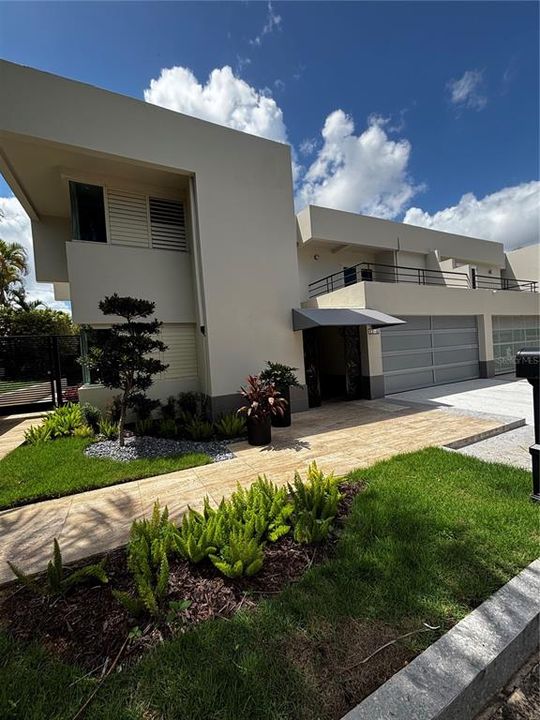 For Rent: $4,500 (4 beds, 2 baths, 2500 Square Feet)