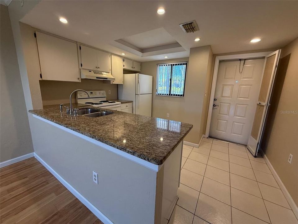 For Sale: $157,000 (2 beds, 2 baths, 886 Square Feet)