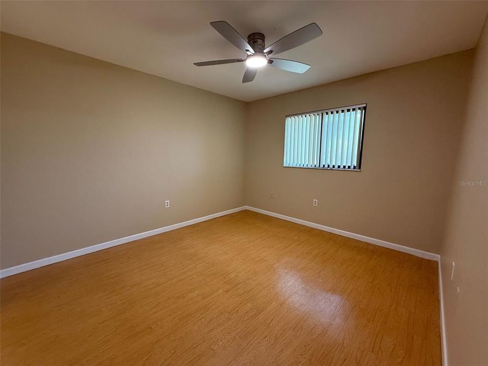 For Sale: $157,000 (2 beds, 2 baths, 886 Square Feet)