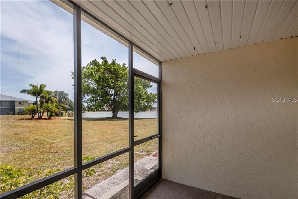 For Sale: $157,000 (2 beds, 2 baths, 886 Square Feet)