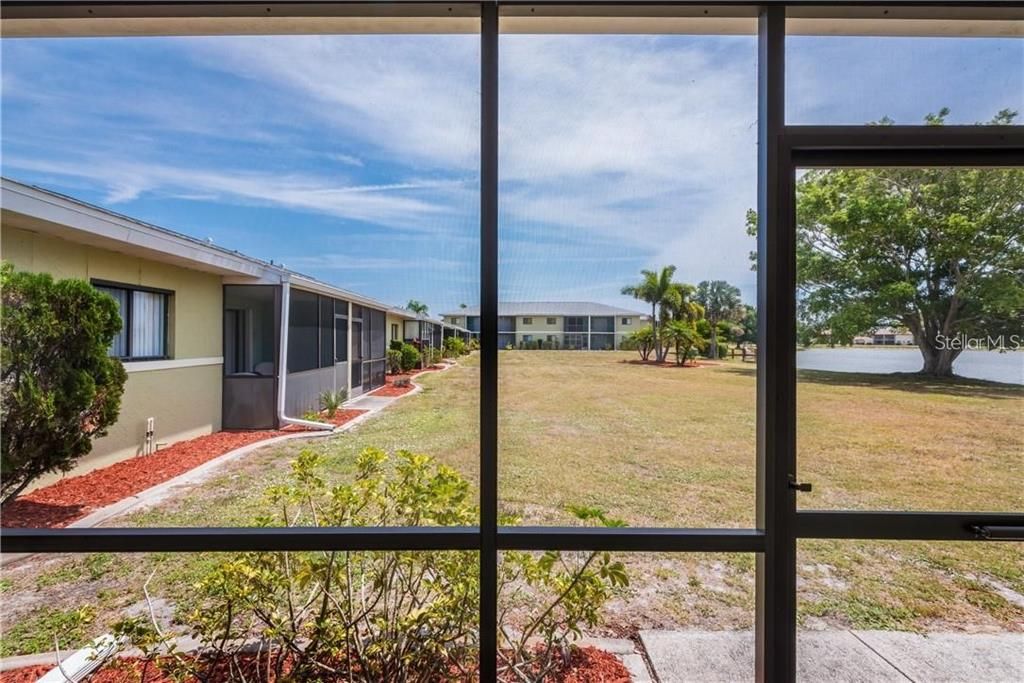 For Sale: $157,000 (2 beds, 2 baths, 886 Square Feet)