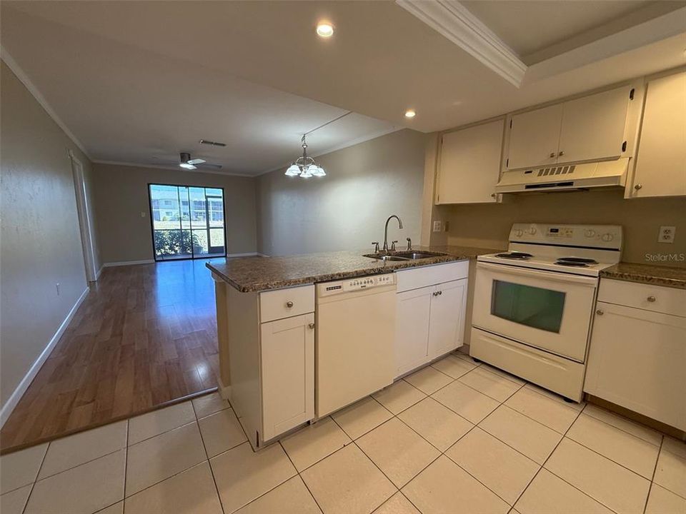 For Sale: $157,000 (2 beds, 2 baths, 886 Square Feet)