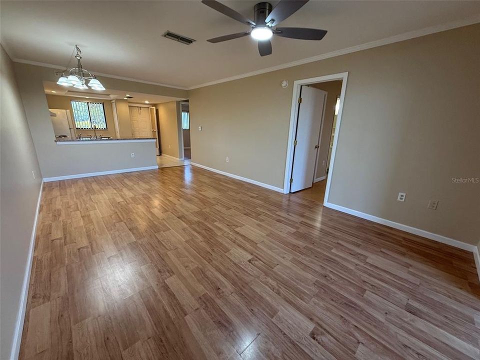 For Sale: $157,000 (2 beds, 2 baths, 886 Square Feet)
