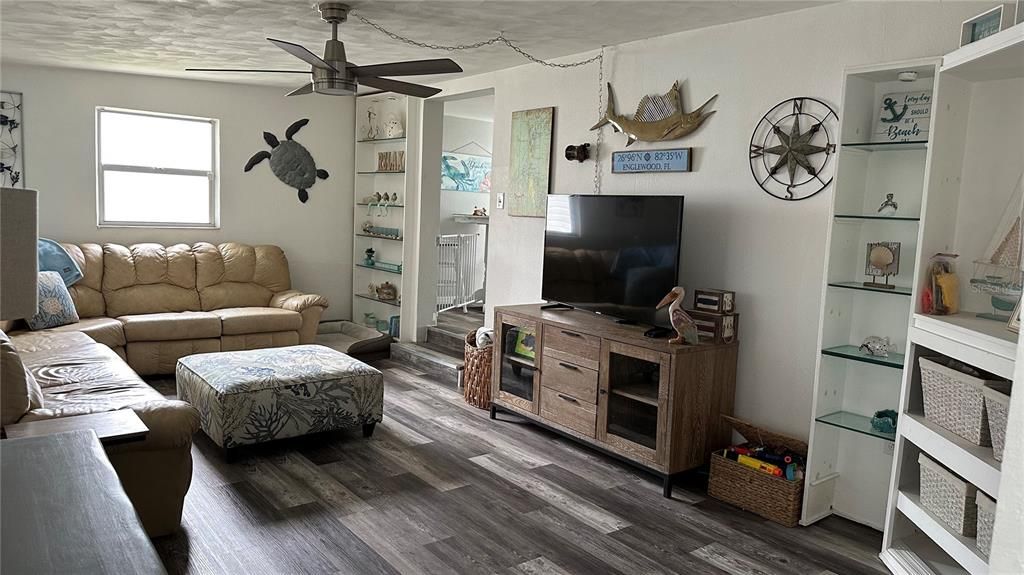 For Rent: $3,000 (3 beds, 1 baths, 1276 Square Feet)