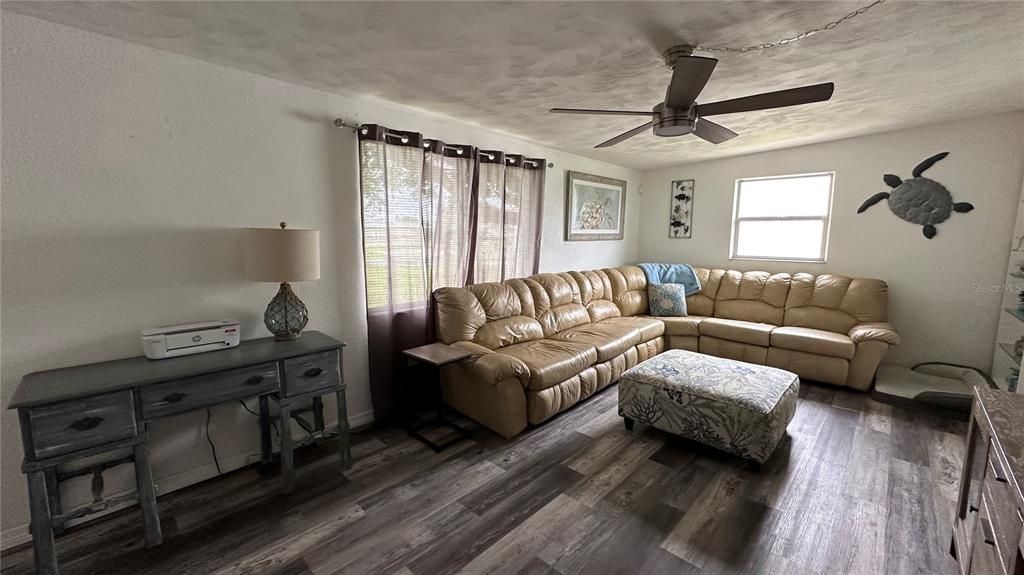 For Rent: $3,000 (3 beds, 1 baths, 1276 Square Feet)