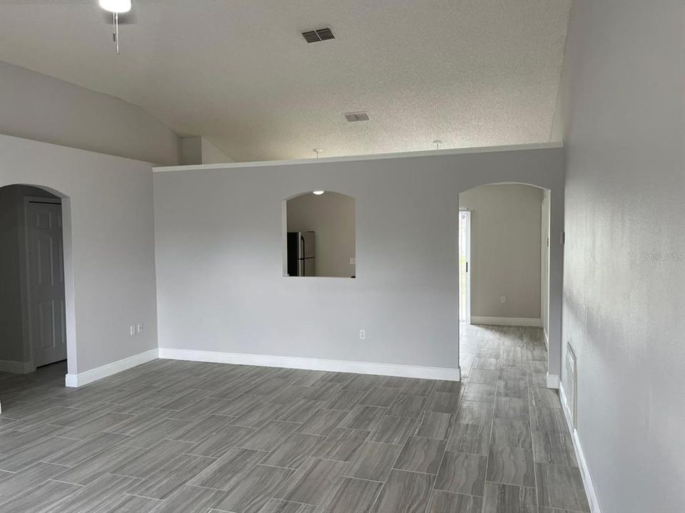 В аренду: $1,800 (3 спален, 2 ванн, 1330 Квадратных фут)