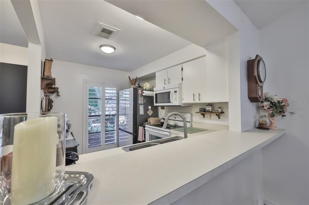 待售: $114,500 (1 贝兹, 1 浴室, 908 平方英尺)