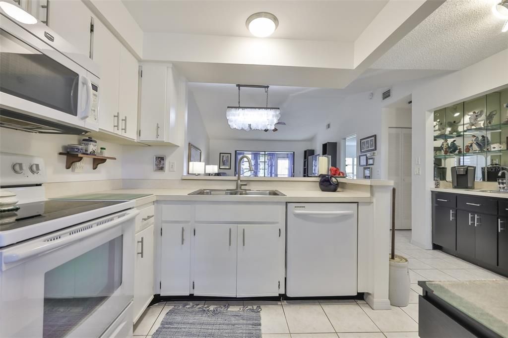 待售: $114,500 (1 贝兹, 1 浴室, 908 平方英尺)