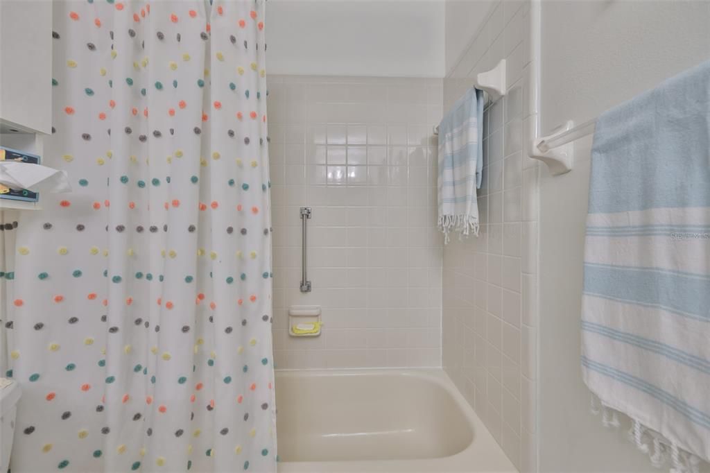 待售: $114,500 (1 贝兹, 1 浴室, 908 平方英尺)