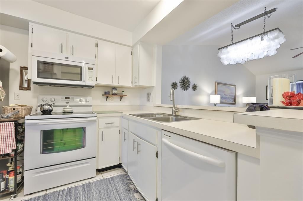 待售: $114,500 (1 贝兹, 1 浴室, 908 平方英尺)