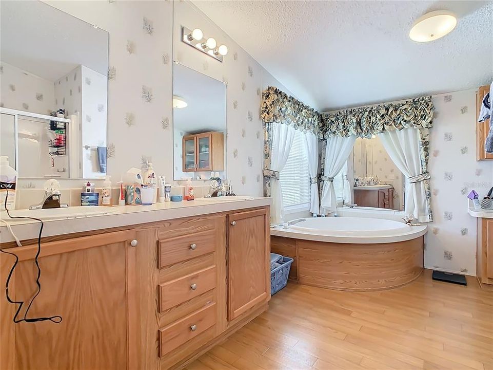 For Sale: $199,000 (3 beds, 2 baths, 1404 Square Feet)