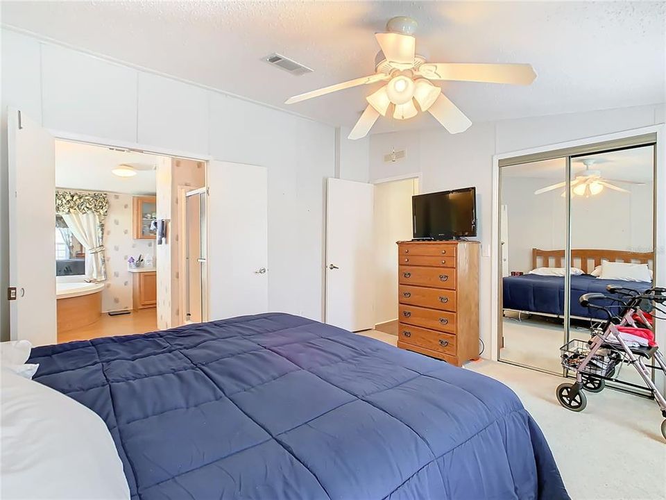 For Sale: $199,000 (3 beds, 2 baths, 1404 Square Feet)