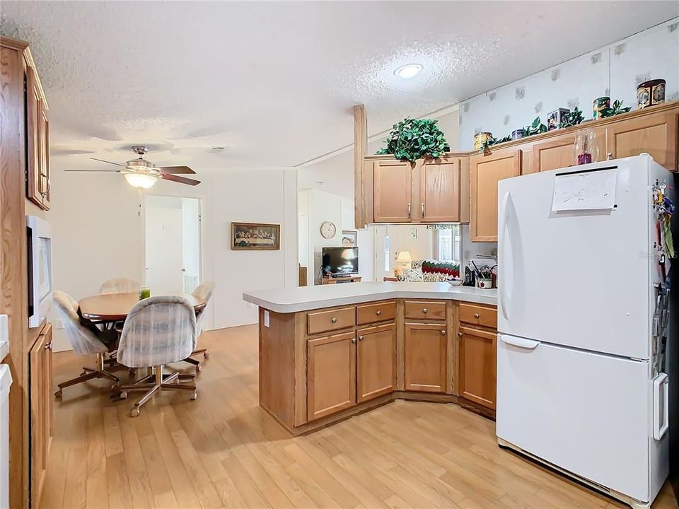 For Sale: $199,000 (3 beds, 2 baths, 1404 Square Feet)