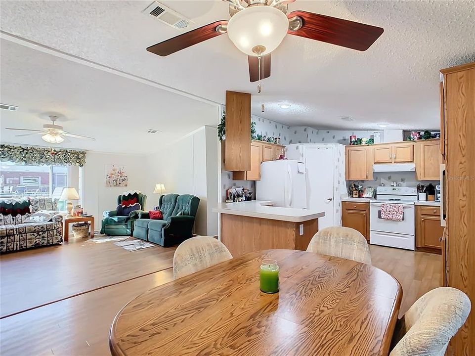 For Sale: $199,000 (3 beds, 2 baths, 1404 Square Feet)