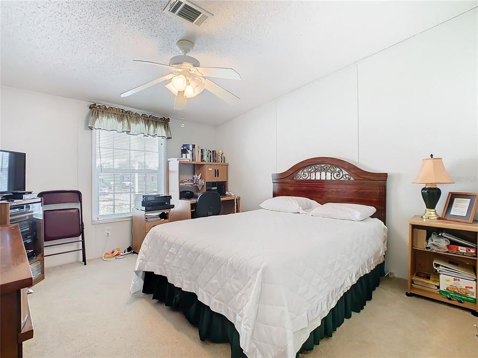 For Sale: $199,000 (3 beds, 2 baths, 1404 Square Feet)