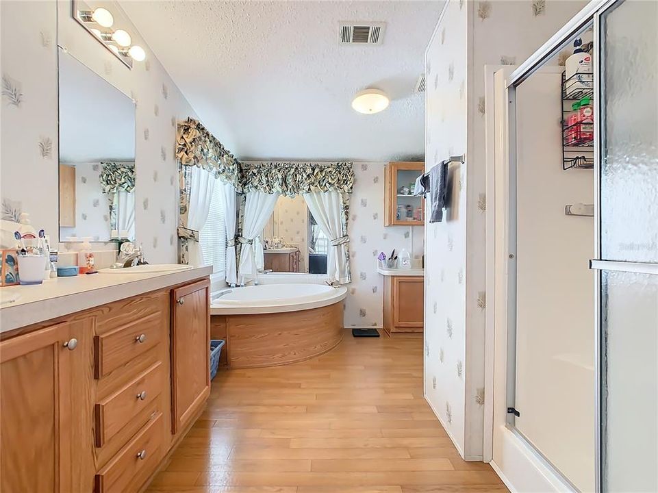 For Sale: $199,000 (3 beds, 2 baths, 1404 Square Feet)