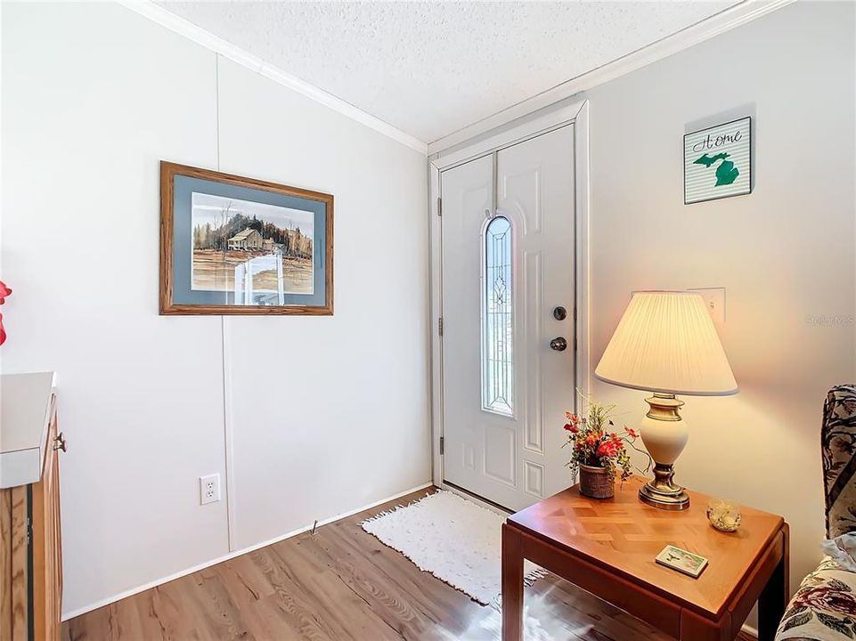 For Sale: $199,000 (3 beds, 2 baths, 1404 Square Feet)