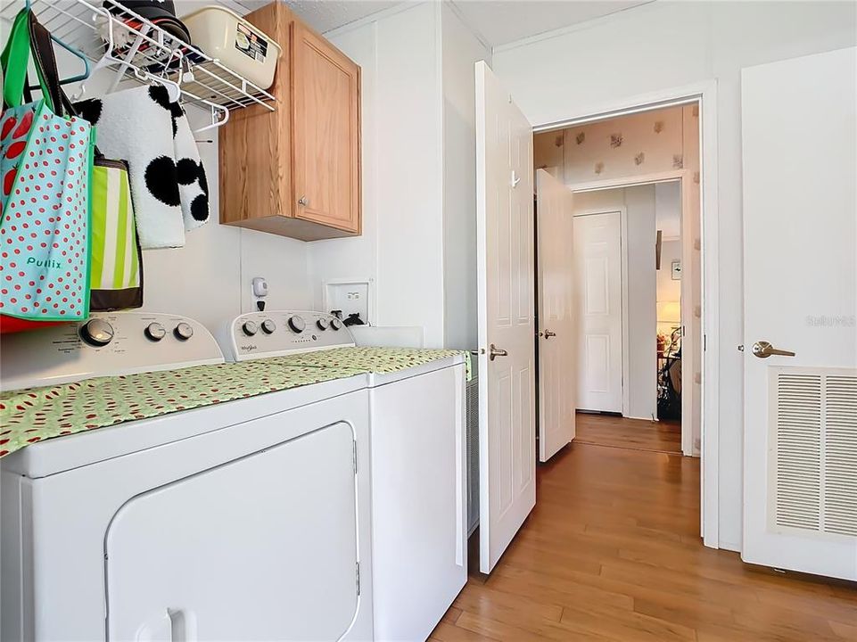 For Sale: $199,000 (3 beds, 2 baths, 1404 Square Feet)