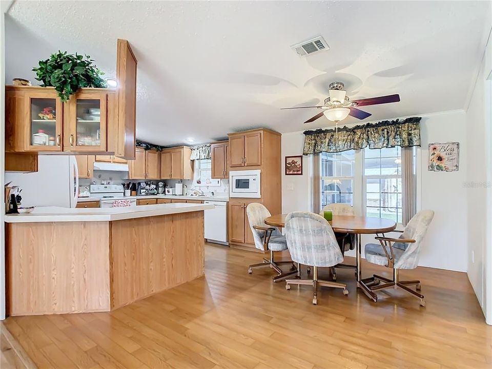 For Sale: $199,000 (3 beds, 2 baths, 1404 Square Feet)