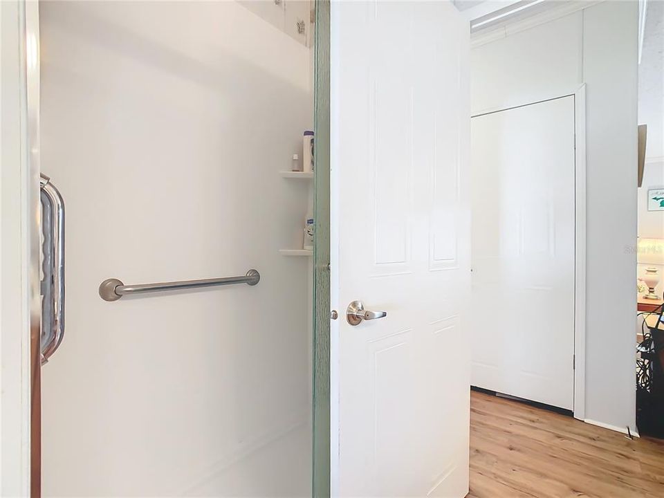 For Sale: $199,000 (3 beds, 2 baths, 1404 Square Feet)