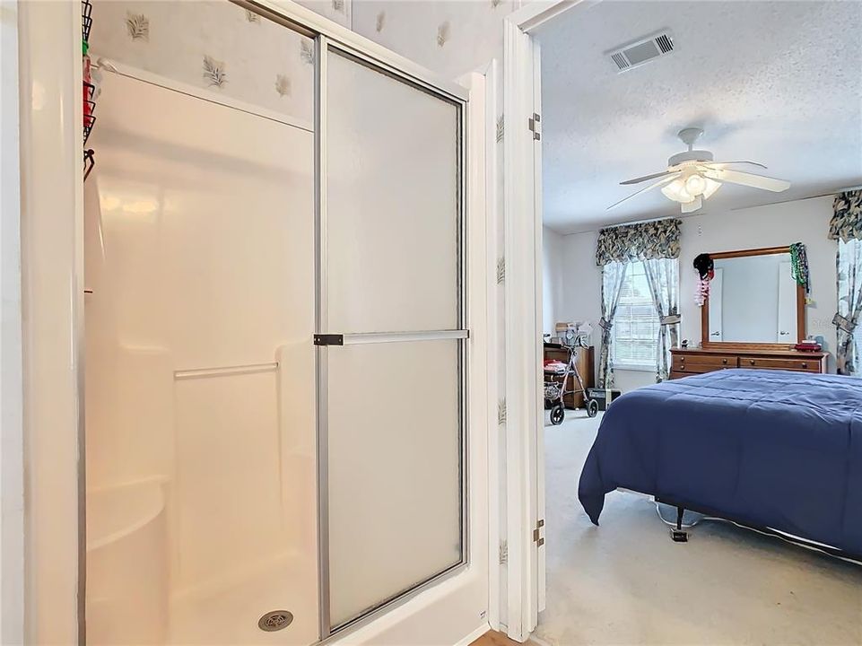 For Sale: $199,000 (3 beds, 2 baths, 1404 Square Feet)