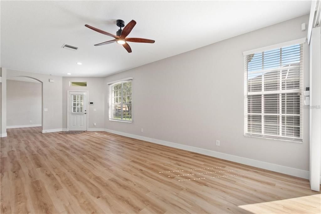 На продажу: $327,000 (2 спален, 2 ванн, 1544 Квадратных фут)