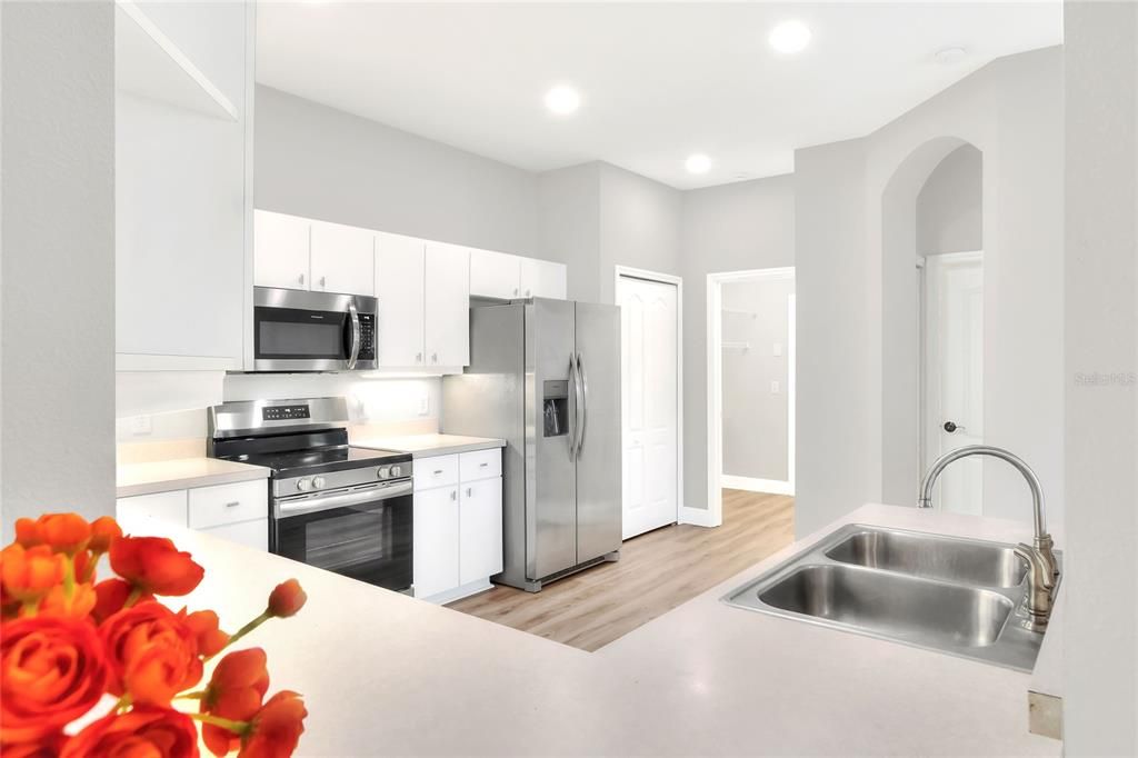 На продажу: $327,000 (2 спален, 2 ванн, 1544 Квадратных фут)