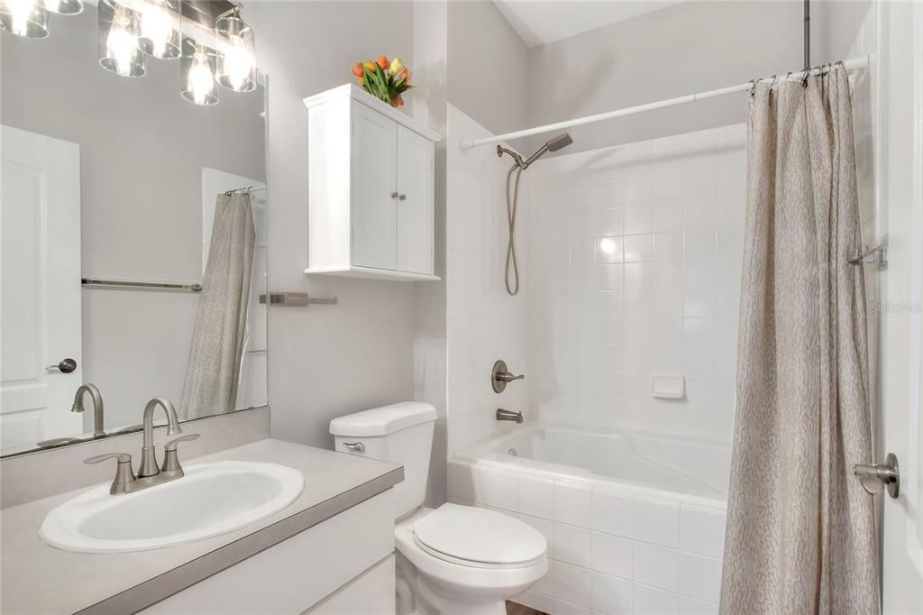 На продажу: $327,000 (2 спален, 2 ванн, 1544 Квадратных фут)