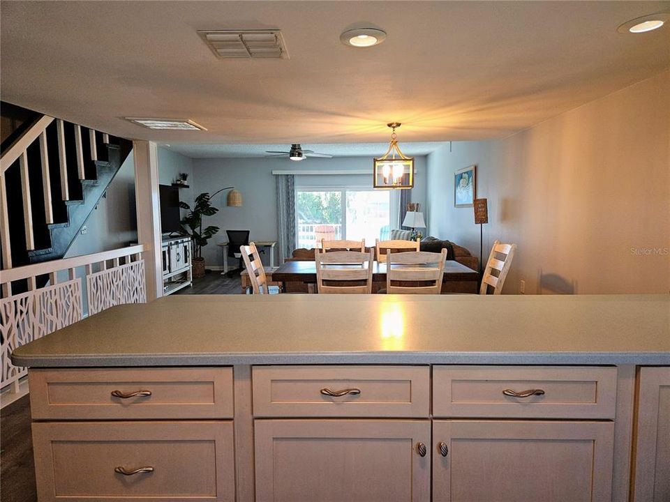 出租: $3,000 (2 贝兹, 2 浴室, 1485 平方英尺)