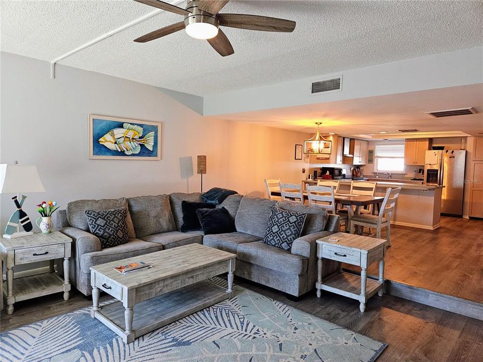 出租: $3,000 (2 贝兹, 2 浴室, 1485 平方英尺)