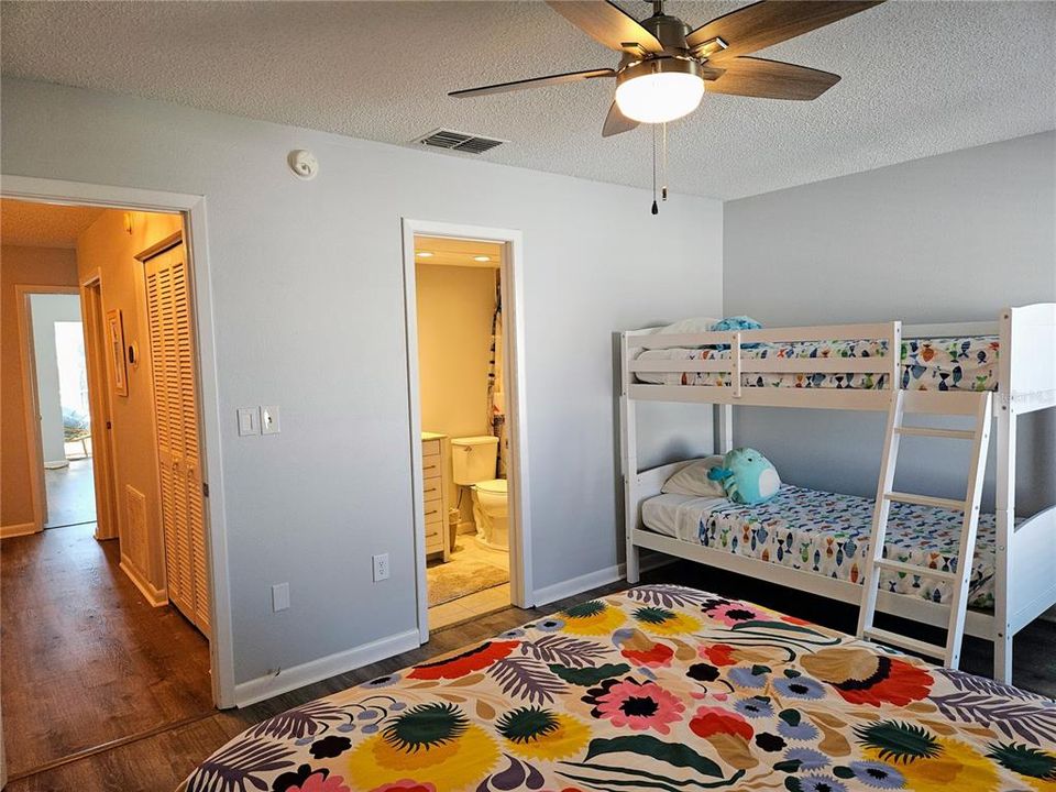 出租: $3,000 (2 贝兹, 2 浴室, 1485 平方英尺)