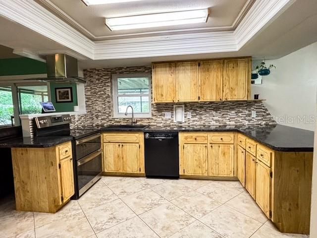 For Sale: $419,900 (3 beds, 2 baths, 2112 Square Feet)